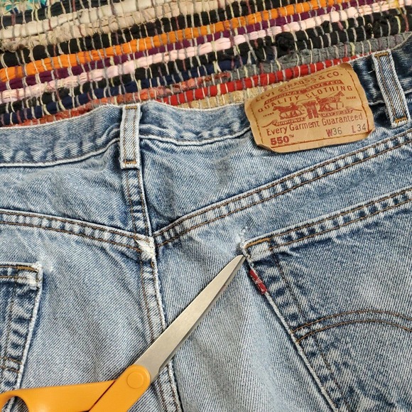 34x32 men's vtg 90s Levi's 560 Loose Fit Jeans distressed holes tears g121 brg - Picture 10 of 10